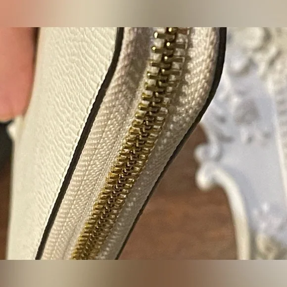 Coach Accordion White Refined Pebble Leather Zip Around Wallet - Picture 12 of 15